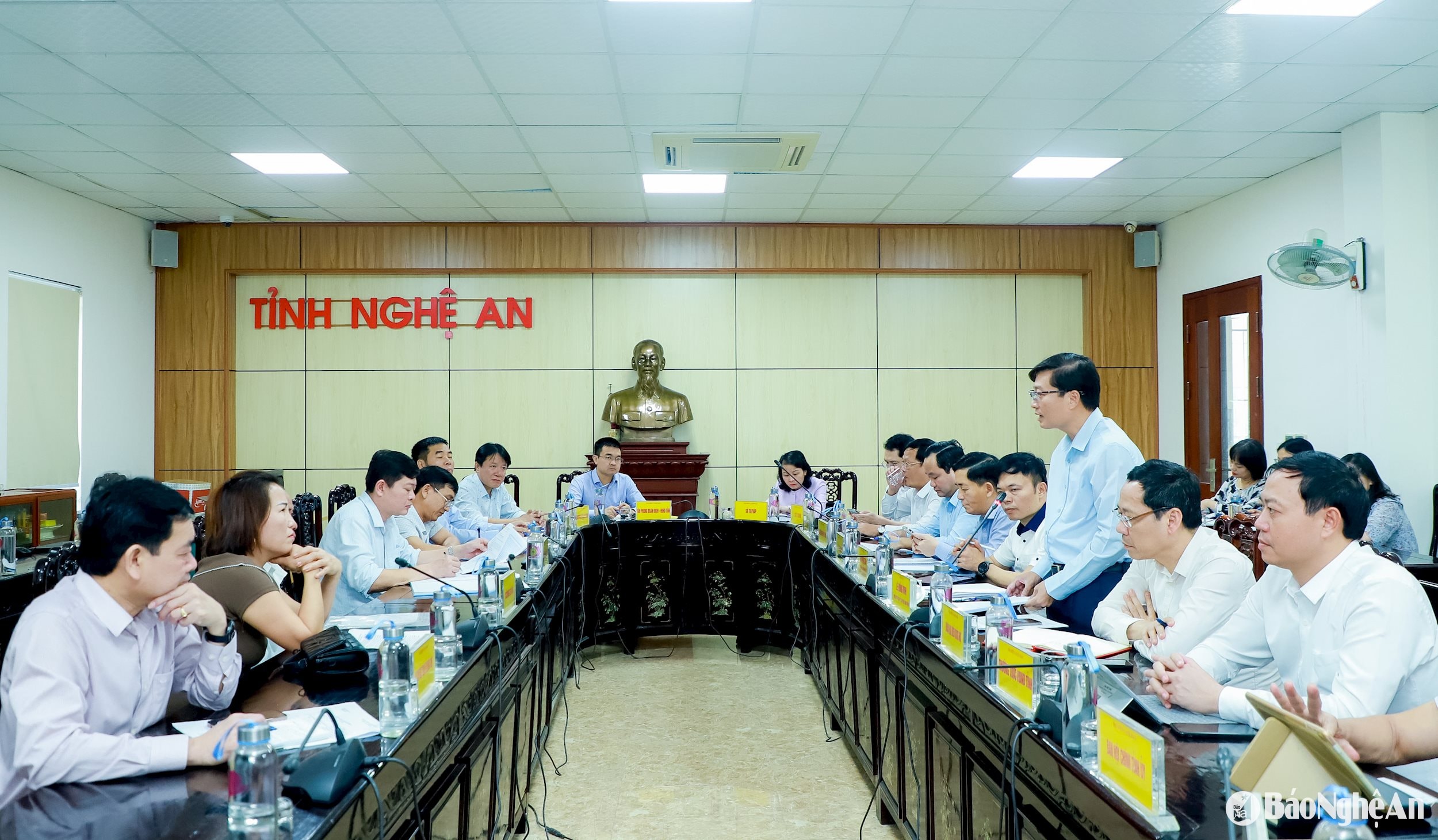 Chủ tịch UBND tỉnh Nghệ An Lê Hồng Vinh