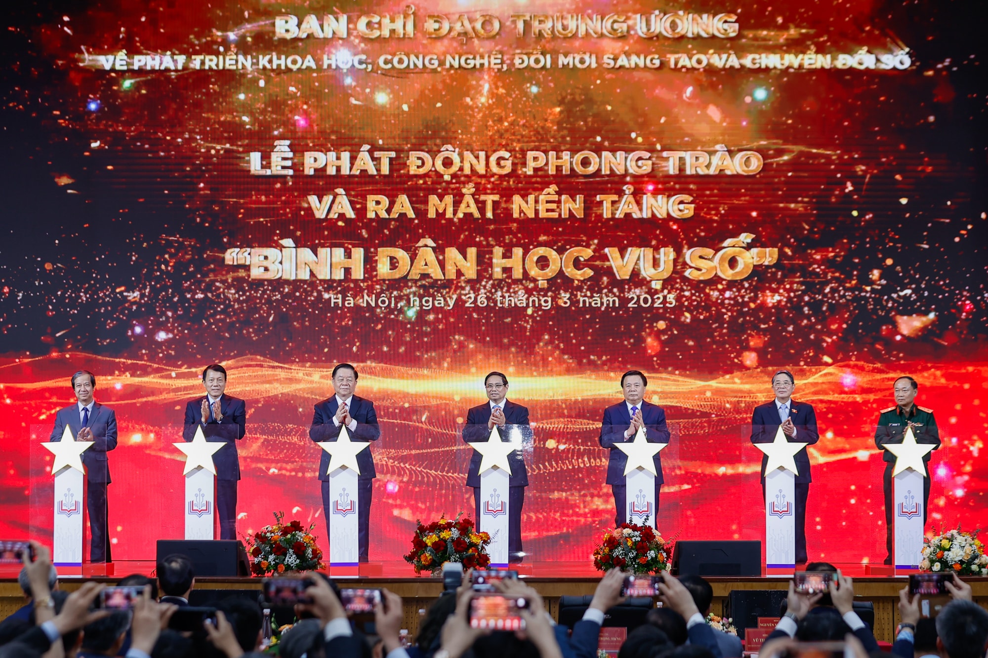 Thủ tướng phát động phong trào 'Bình dân học vụ số' toàn dân- Ảnh 1.