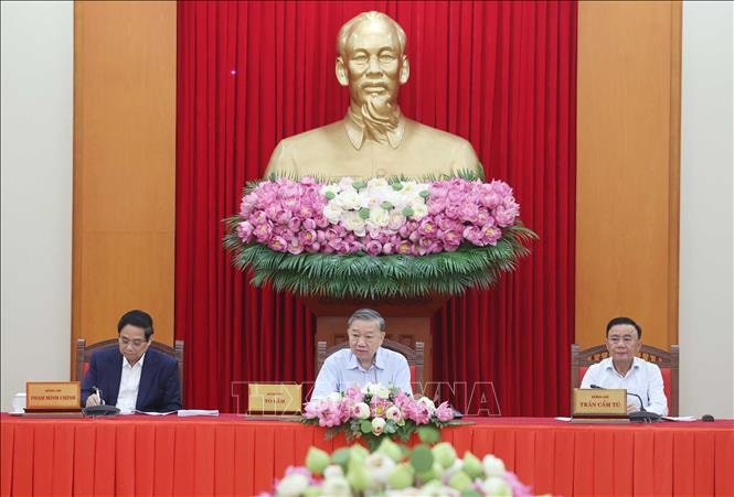 Tổng Bí thư: Tiếp tục chủ động rà soát, hoàn thiện dự thảo các văn kiện Đại hội XIV của Đảng- Ảnh 2.