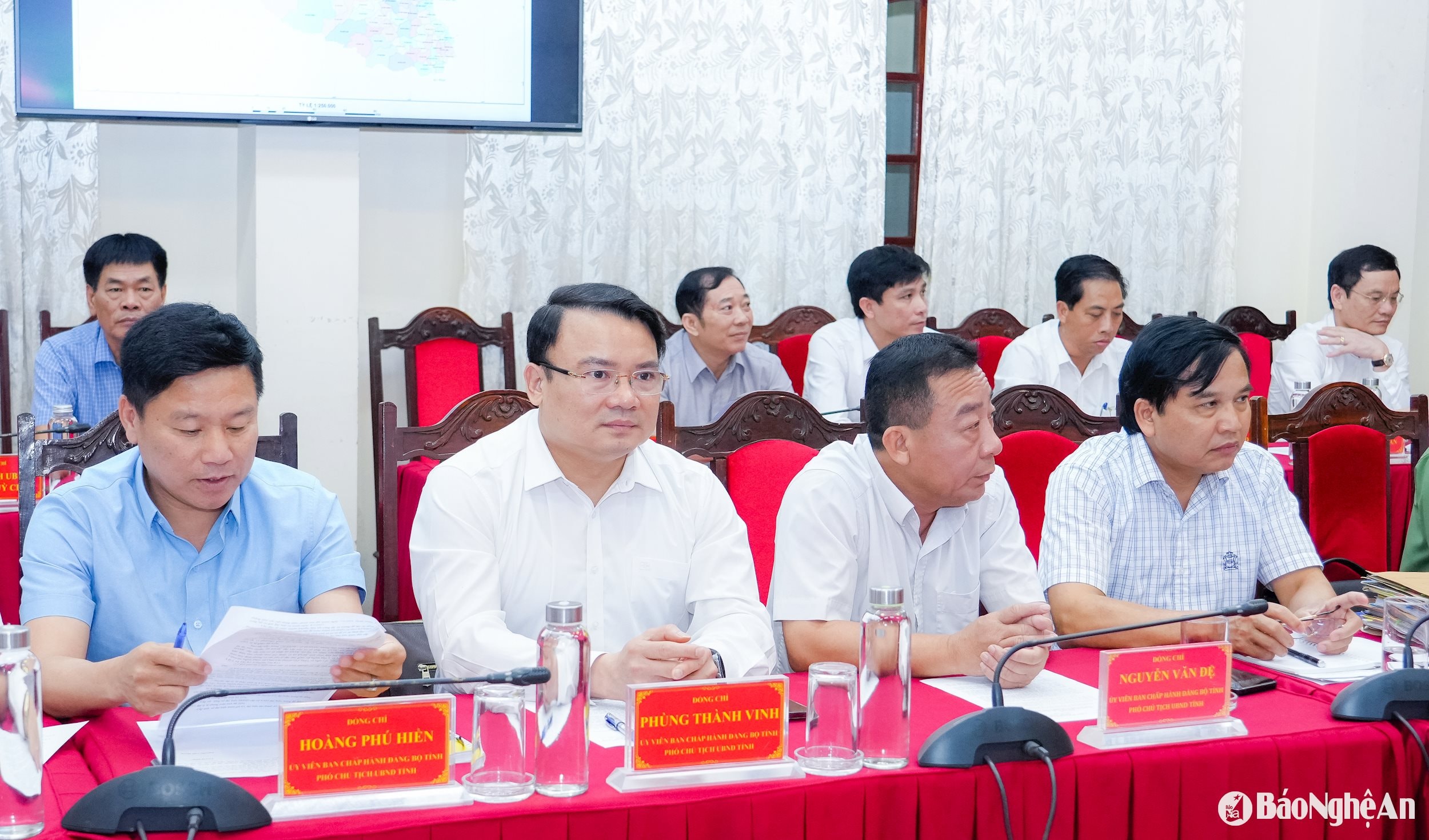 Các đồng chí Ủy viên Ban Chấp hành Đảng bộ tỉnh tham dự cuộc họp. Ảnh: Phạm Bằng