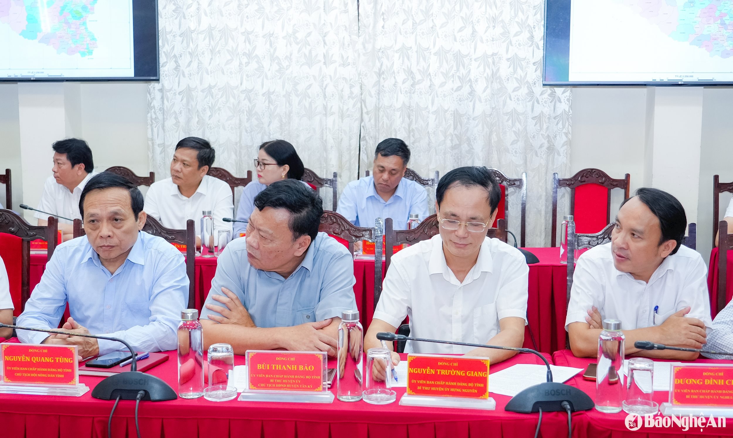 Các đồng chí Ủy viên Ban Chấp hành Đảng bộ tỉnh tham dự cuộc họp. Ảnh: Phạm Bằng