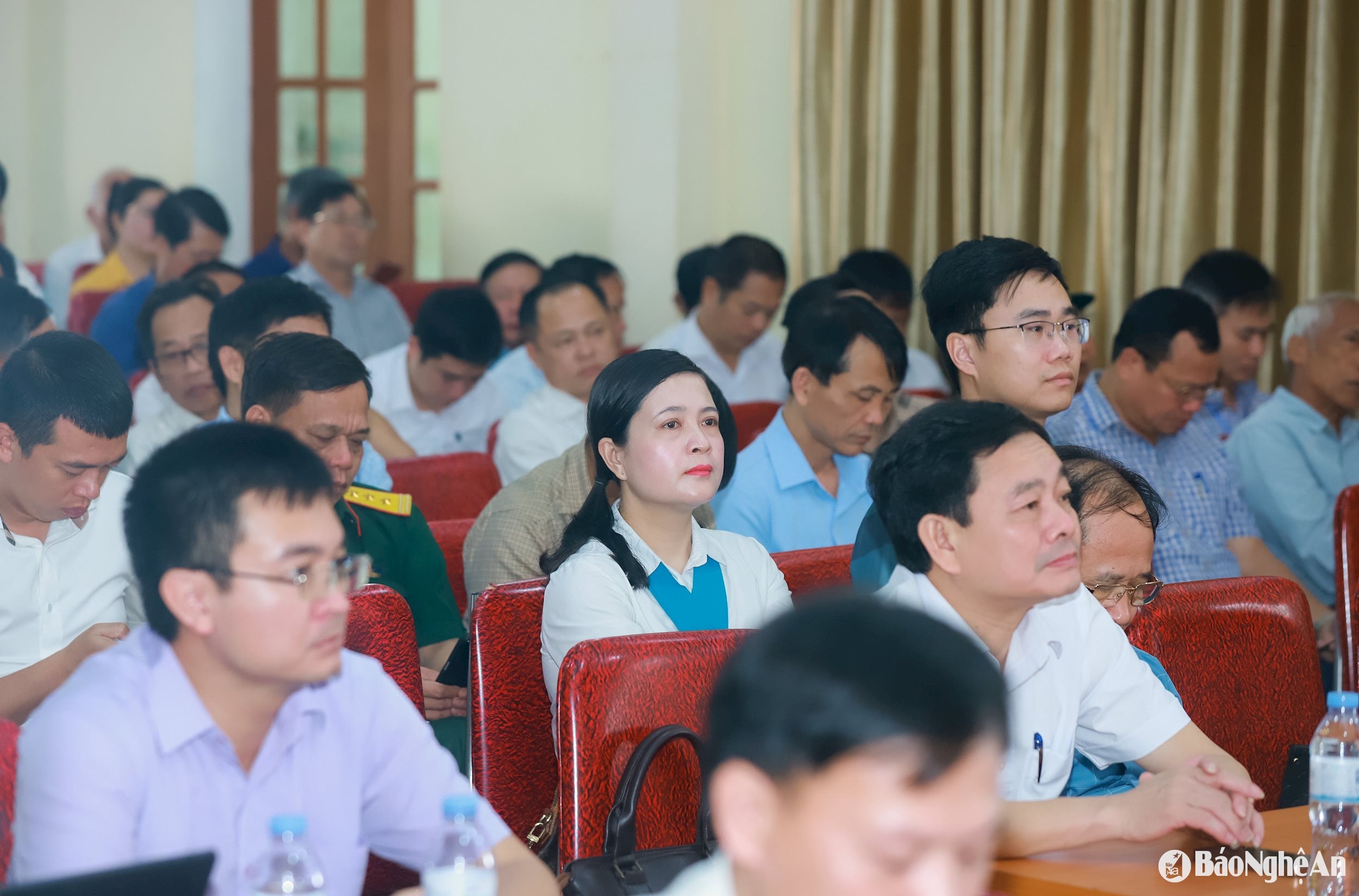 Cử tri dự hội nghị tiếp xúc cử tri với ĐBQH đoàn Nghệ An trước Kỳ họp thứ 9, Quốc hội khóa XV. Ảnh: Thành Duy
